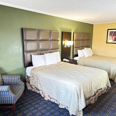 Rodeway Inn & Suites Plymouth Hwy 64 Exteriér fotografie