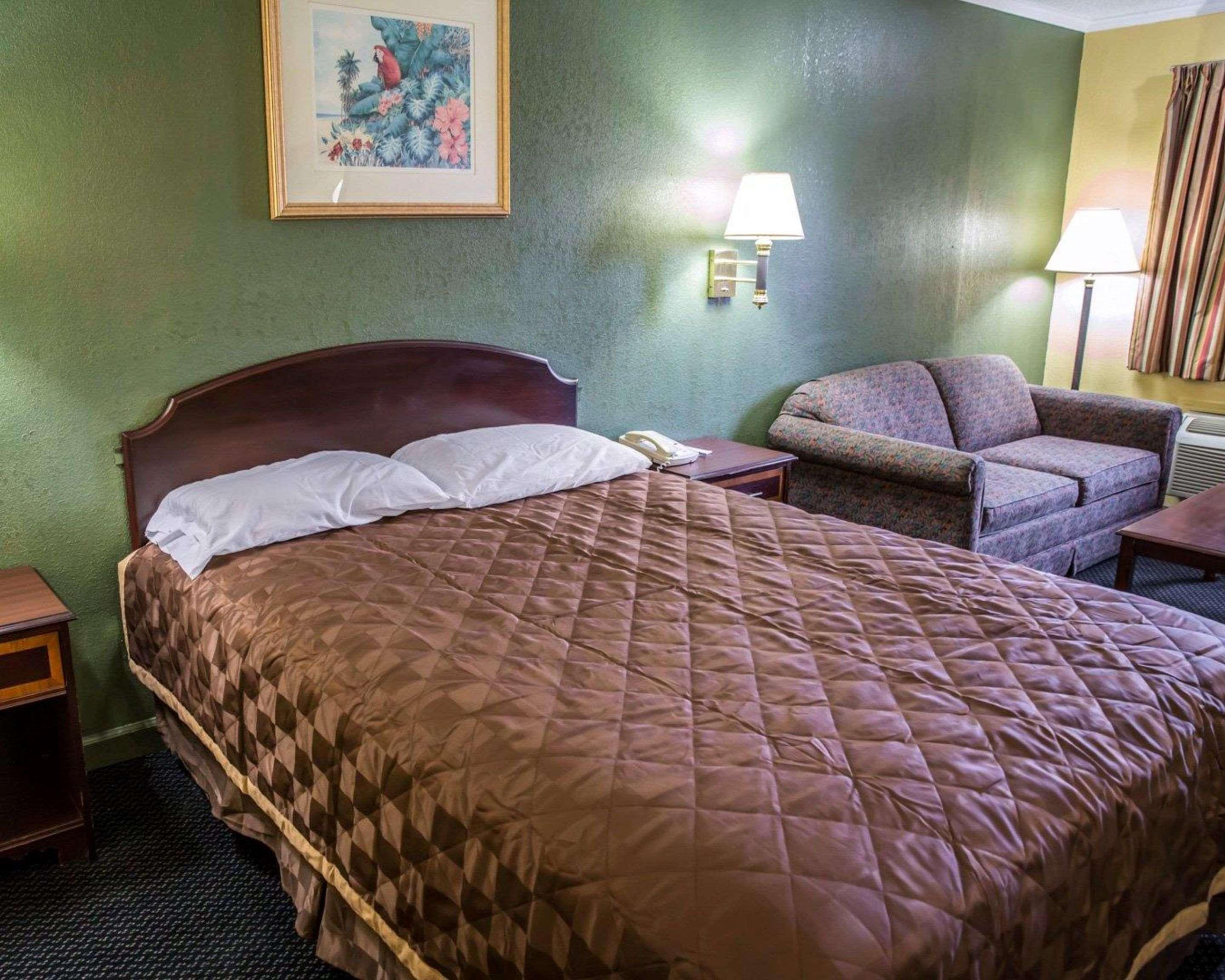 Rodeway Inn & Suites Plymouth Hwy 64 Exteriér fotografie