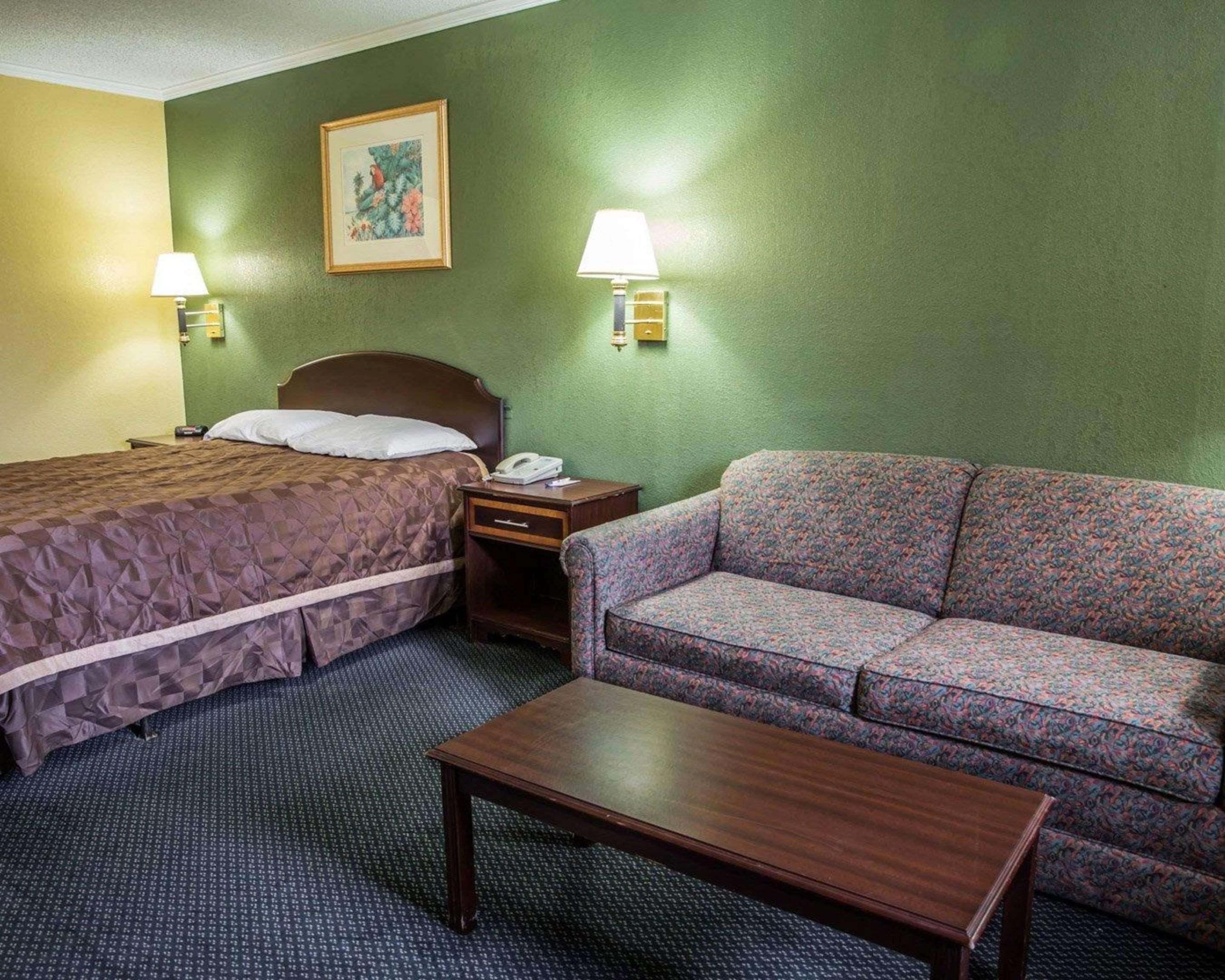 Rodeway Inn & Suites Plymouth Hwy 64 Exteriér fotografie