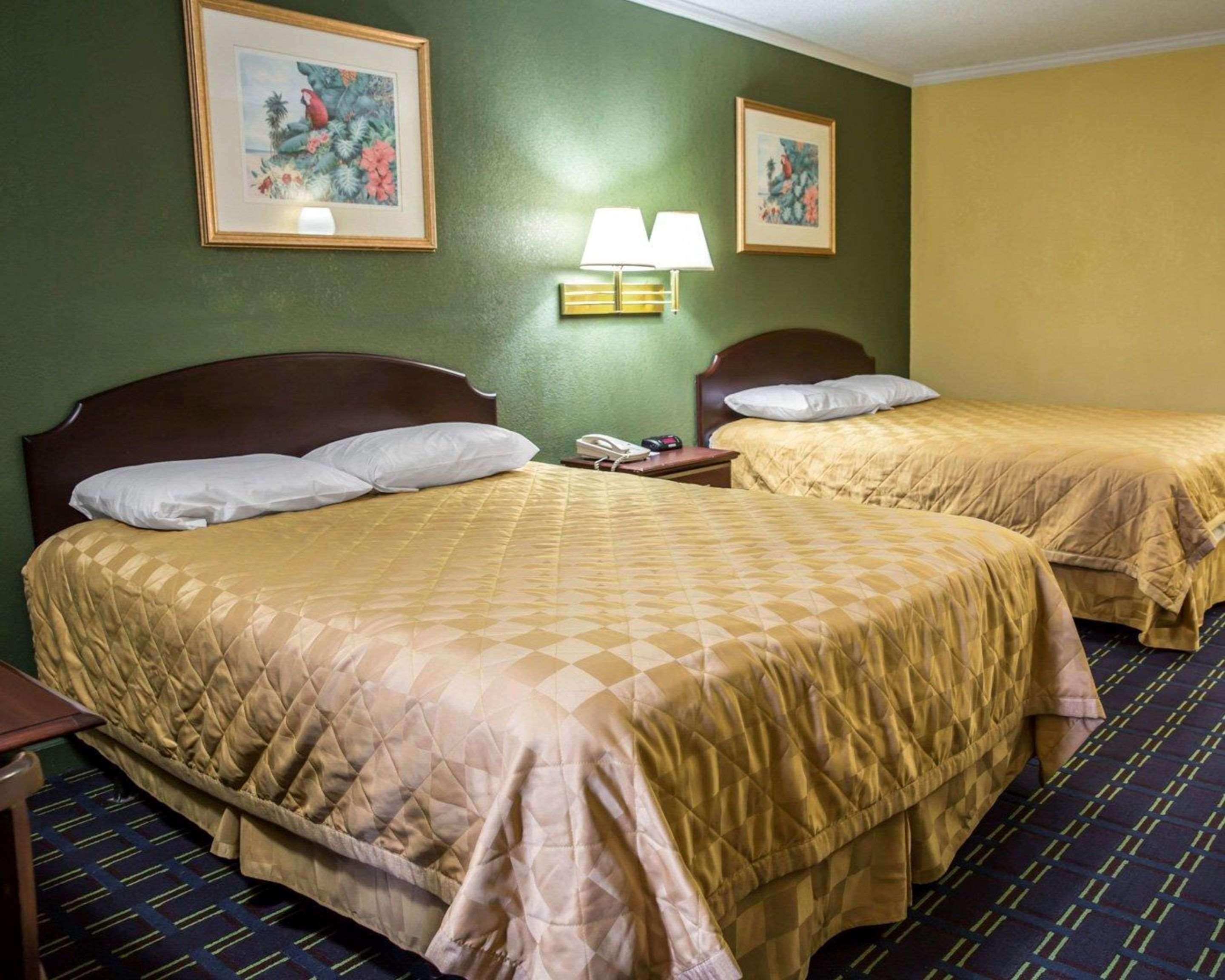 Rodeway Inn & Suites Plymouth Hwy 64 Exteriér fotografie