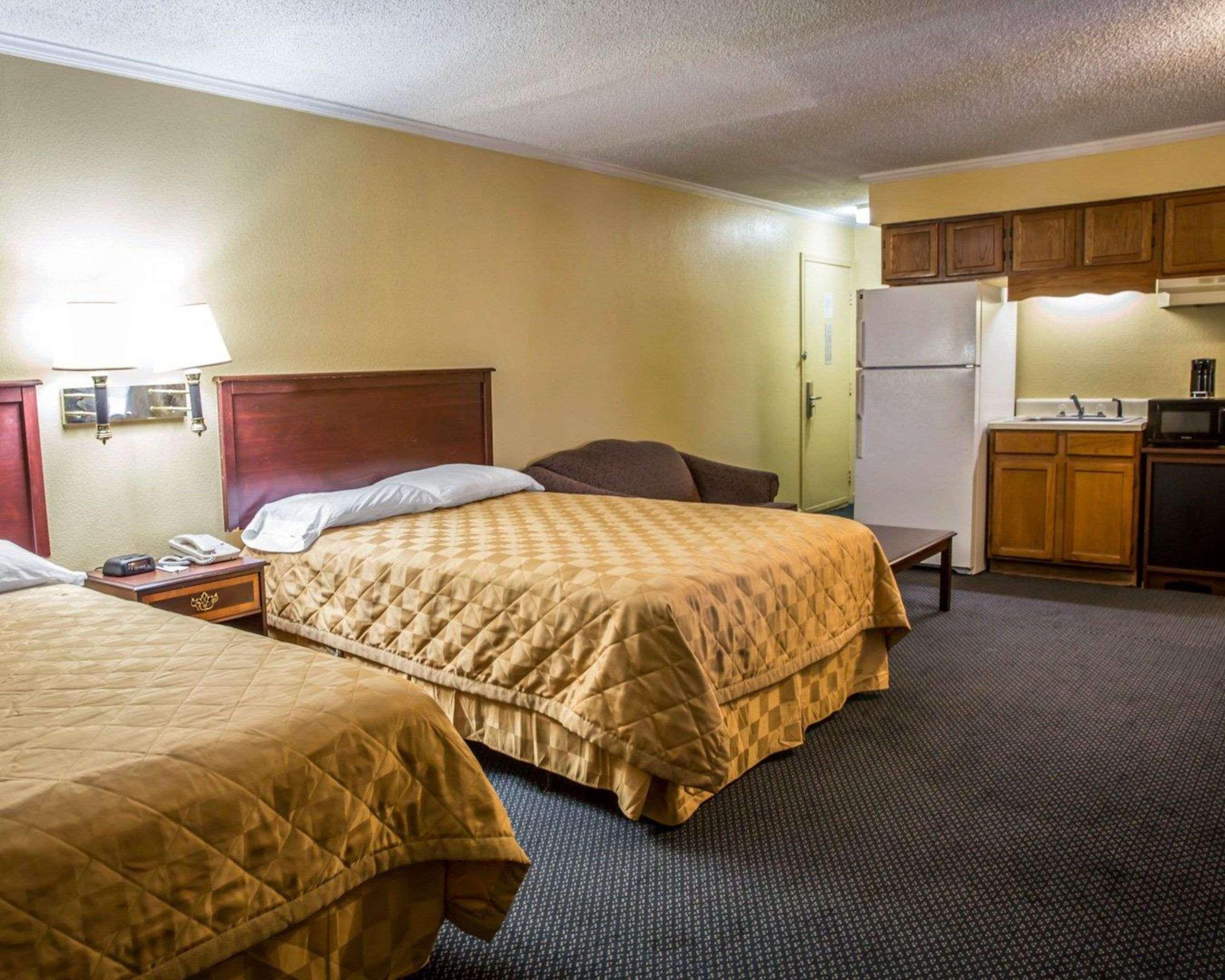 Rodeway Inn & Suites Plymouth Hwy 64 Exteriér fotografie