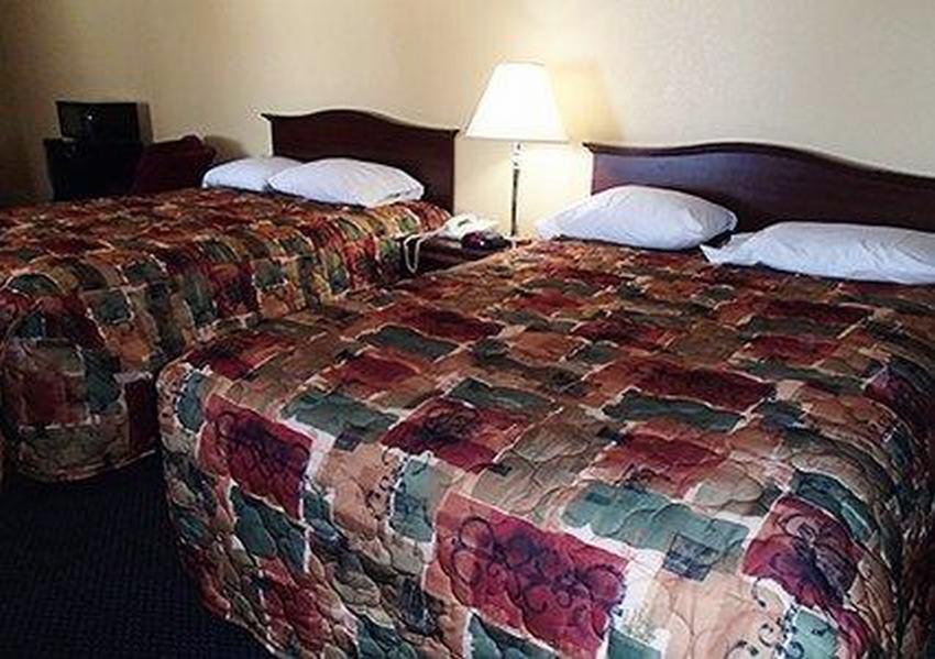 Rodeway Inn & Suites Plymouth Hwy 64 Exteriér fotografie