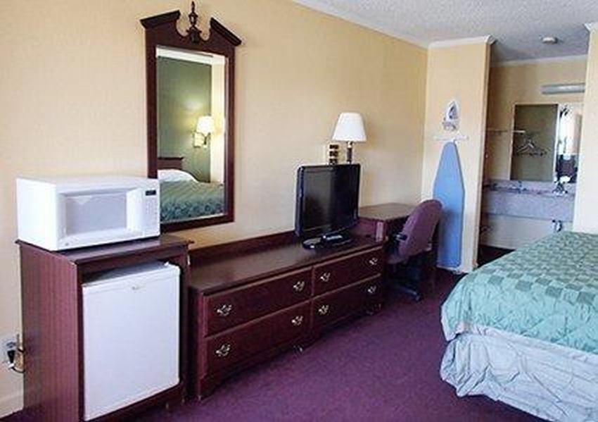 Rodeway Inn & Suites Plymouth Hwy 64 Exteriér fotografie