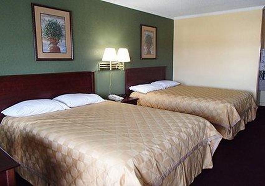 Rodeway Inn & Suites Plymouth Hwy 64 Exteriér fotografie
