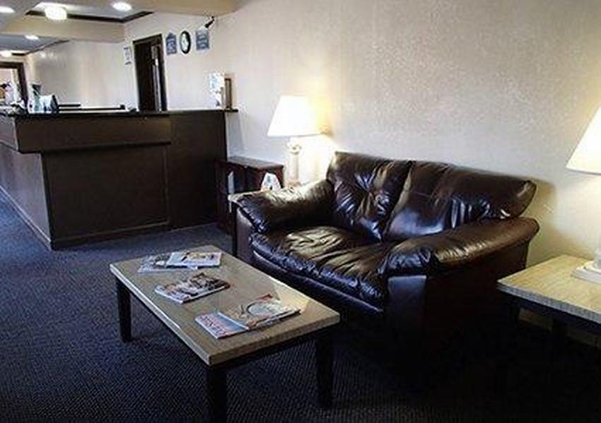 Rodeway Inn & Suites Plymouth Hwy 64 Exteriér fotografie