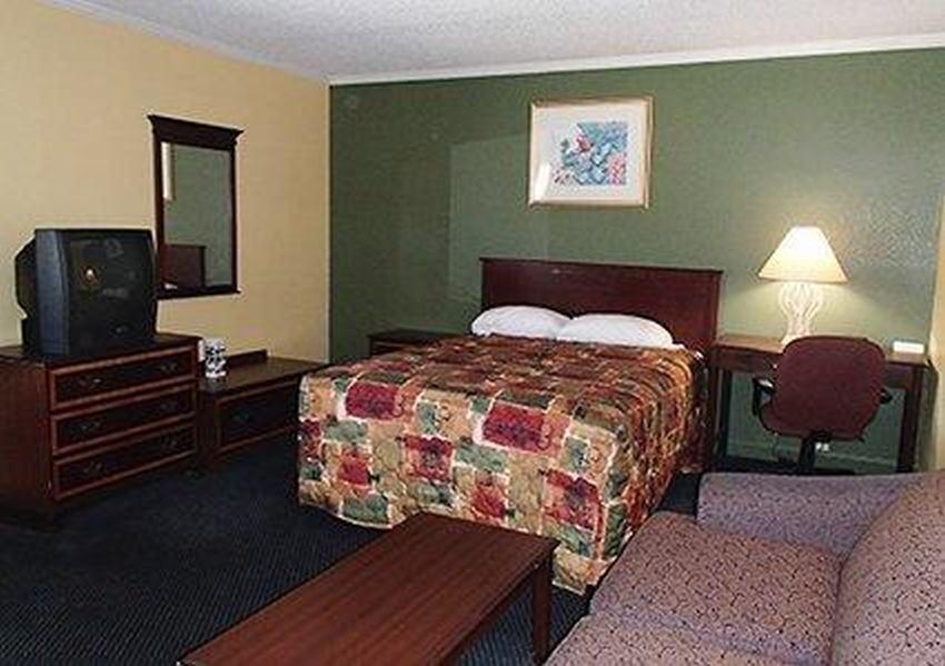 Rodeway Inn & Suites Plymouth Hwy 64 Exteriér fotografie