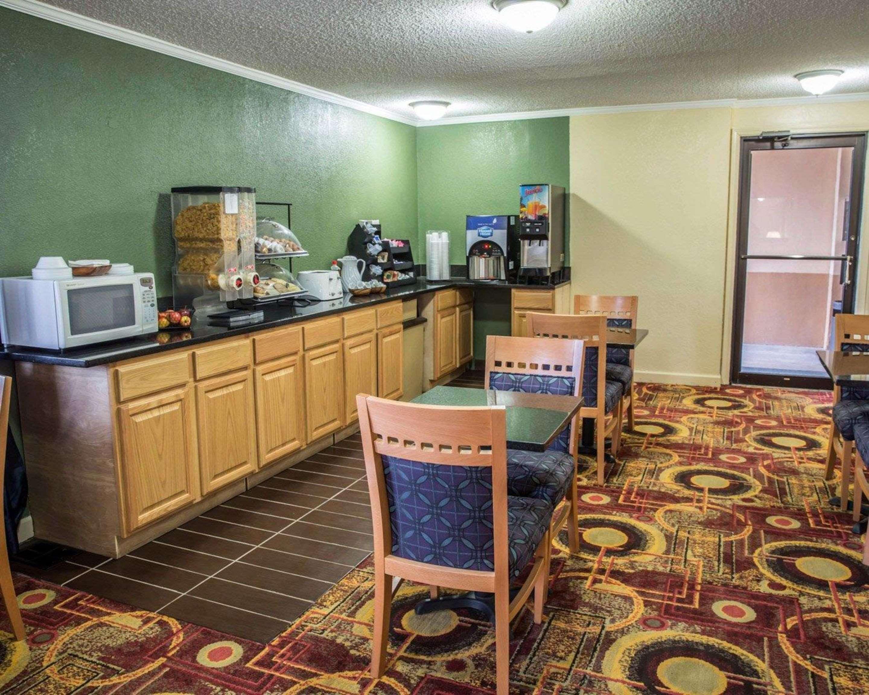Rodeway Inn & Suites Plymouth Hwy 64 Exteriér fotografie