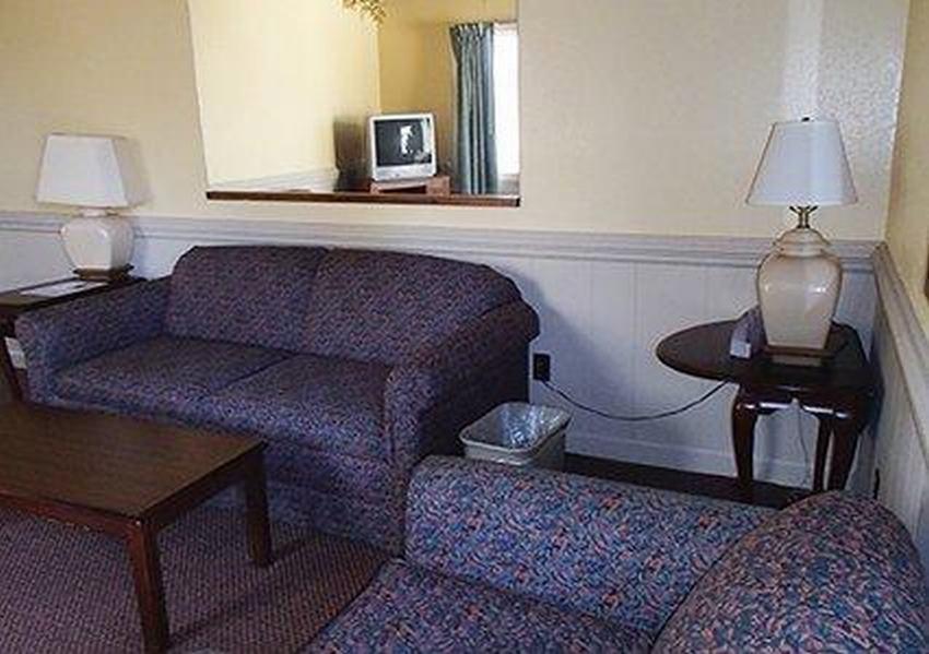 Rodeway Inn & Suites Plymouth Hwy 64 Exteriér fotografie
