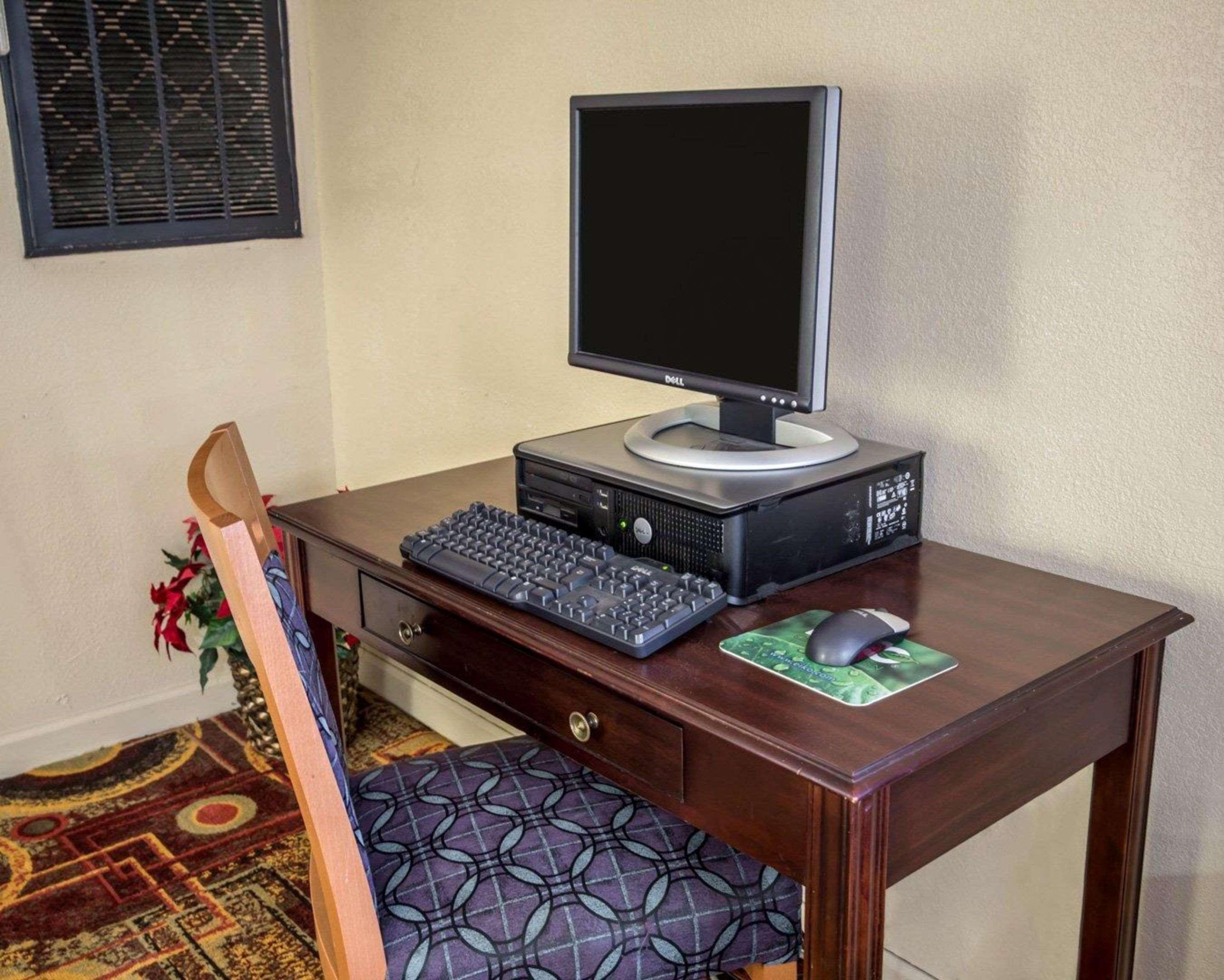 Rodeway Inn & Suites Plymouth Hwy 64 Exteriér fotografie