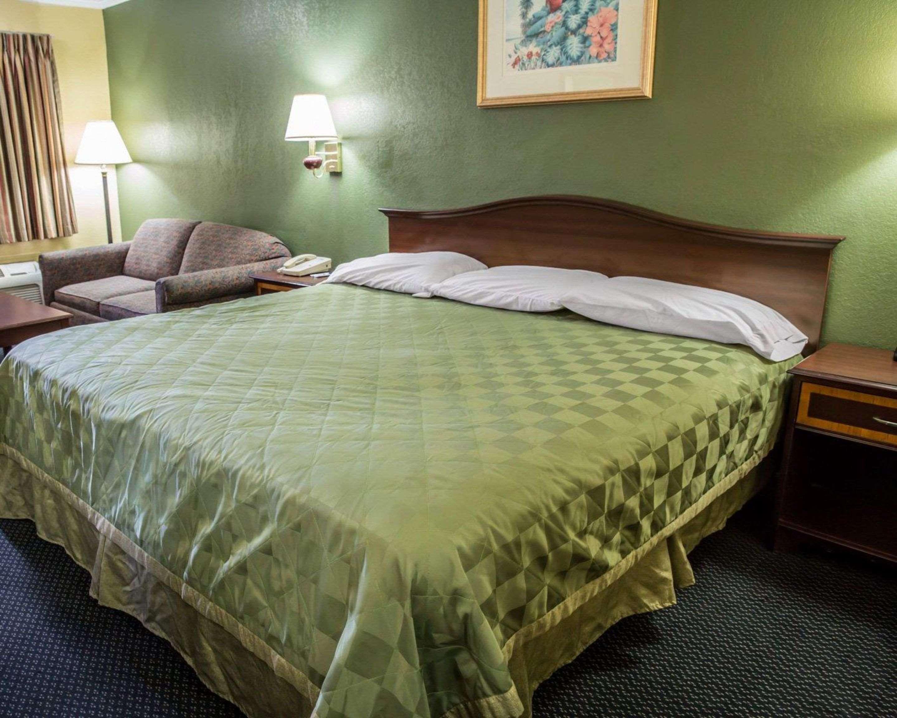 Rodeway Inn & Suites Plymouth Hwy 64 Exteriér fotografie