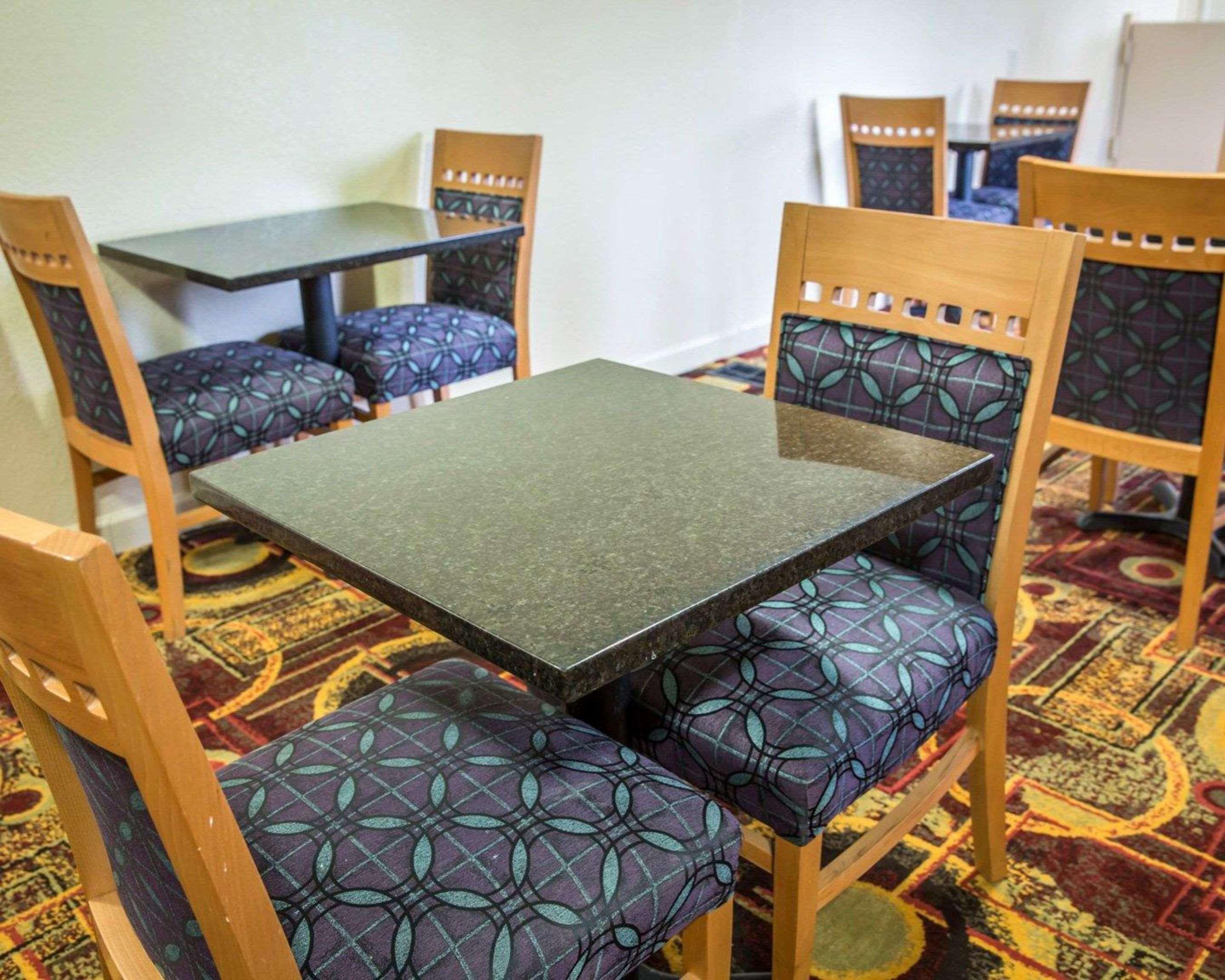 Rodeway Inn & Suites Plymouth Hwy 64 Exteriér fotografie