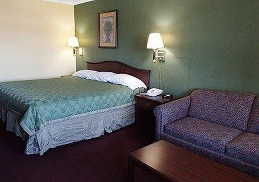 Rodeway Inn & Suites Plymouth Hwy 64 Exteriér fotografie