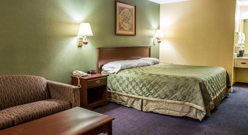 Rodeway Inn & Suites Plymouth Hwy 64 Exteriér fotografie