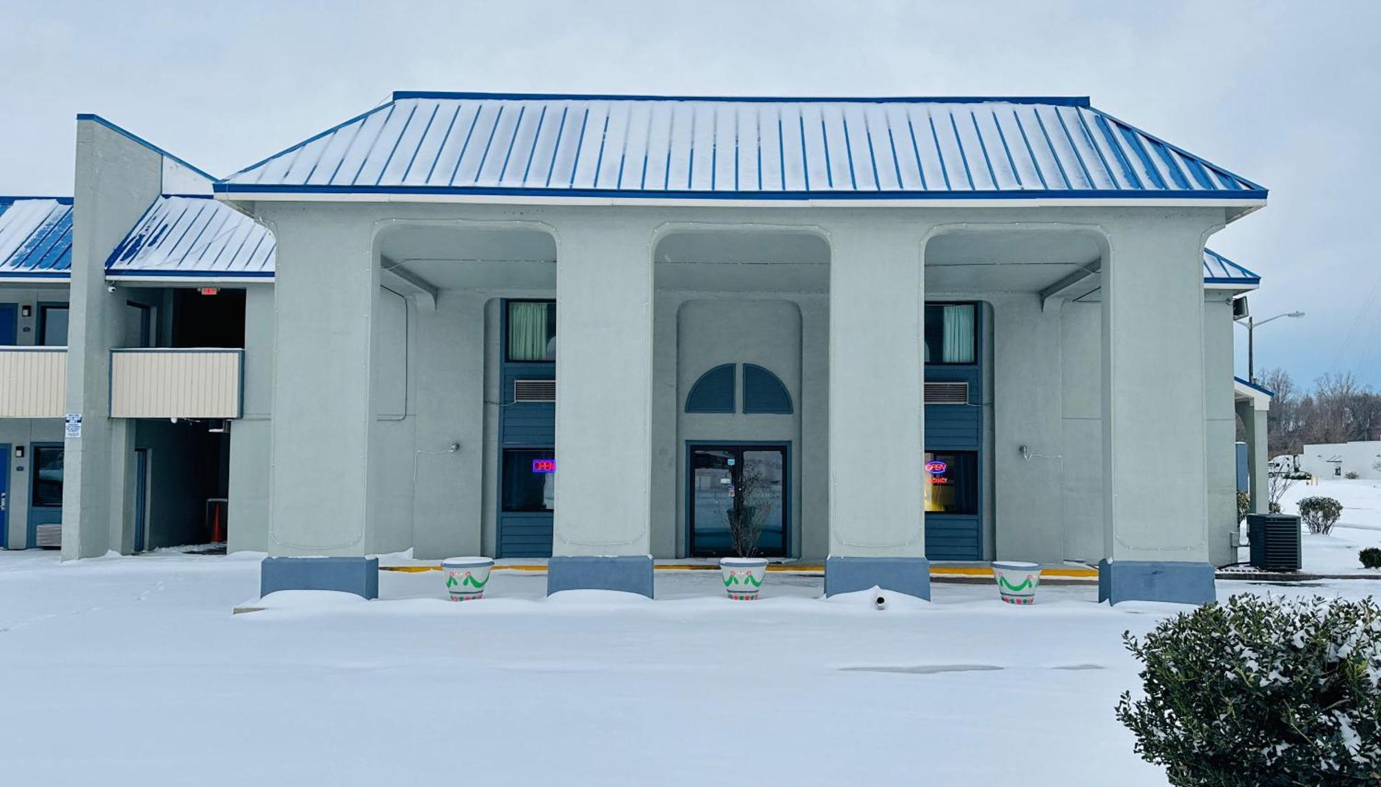 Rodeway Inn & Suites Plymouth Hwy 64 Exteriér fotografie