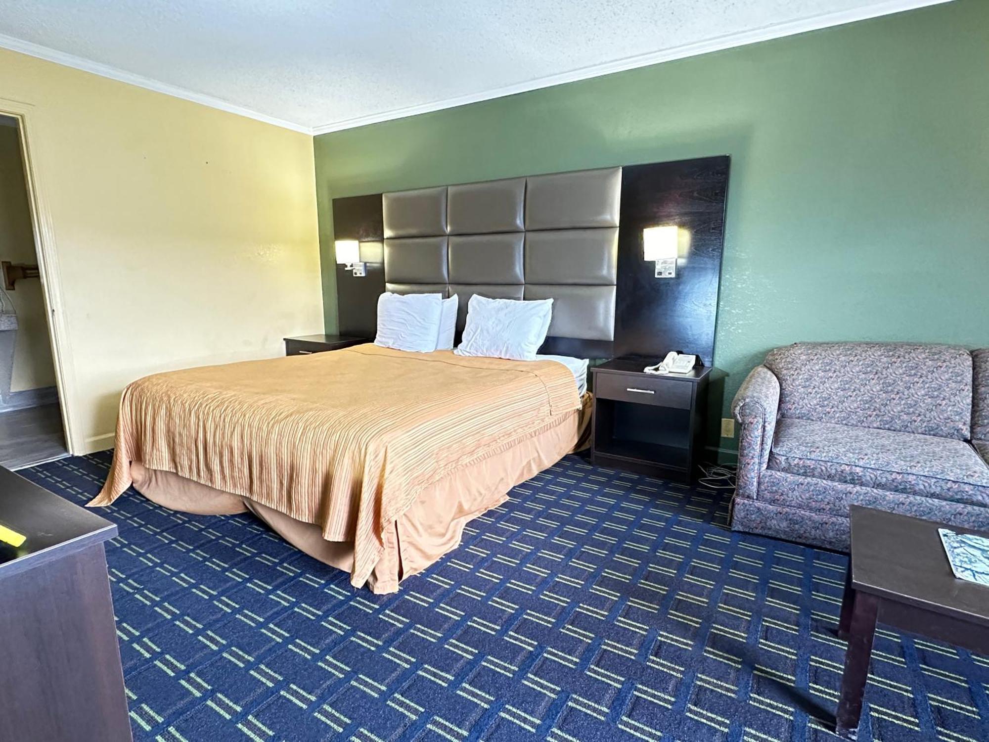 Rodeway Inn & Suites Plymouth Hwy 64 Exteriér fotografie