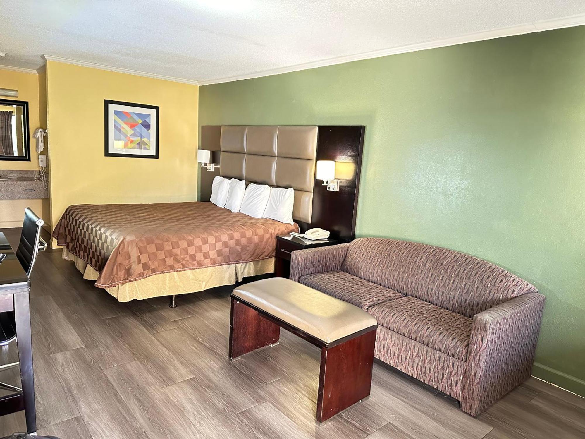 Rodeway Inn & Suites Plymouth Hwy 64 Exteriér fotografie
