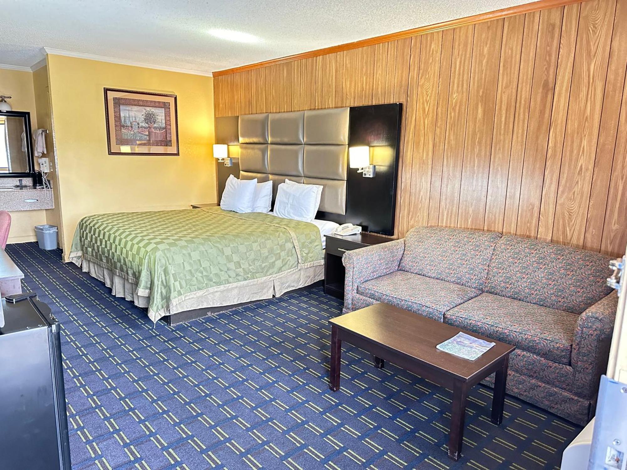 Rodeway Inn & Suites Plymouth Hwy 64 Exteriér fotografie