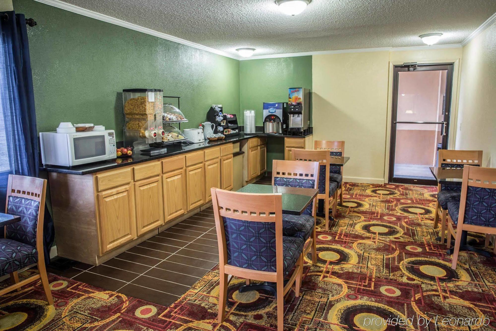 Rodeway Inn & Suites Plymouth Hwy 64 Exteriér fotografie